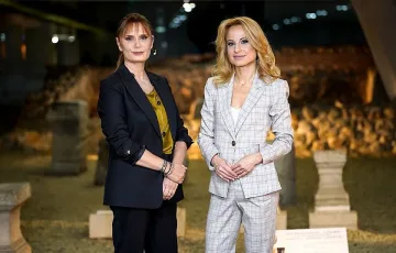 БНТ и бТВ се прегърнаха за изборите! Причината