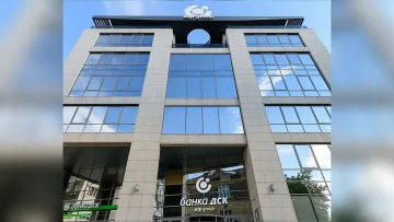 Клиентите на Банка ДСК внасят левове в брой по сметка без такса до 30 ноември