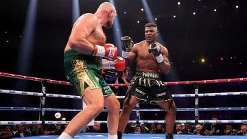 Циганският крал vs Африканския Адонис: Кого подпряха съдиите