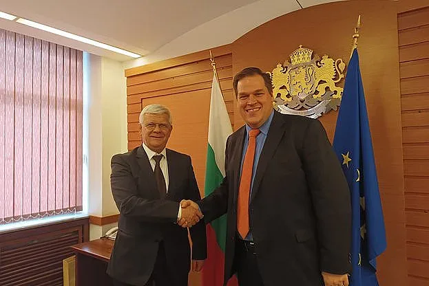 Бъдещето на соята. Американец разказва на министър Вътев