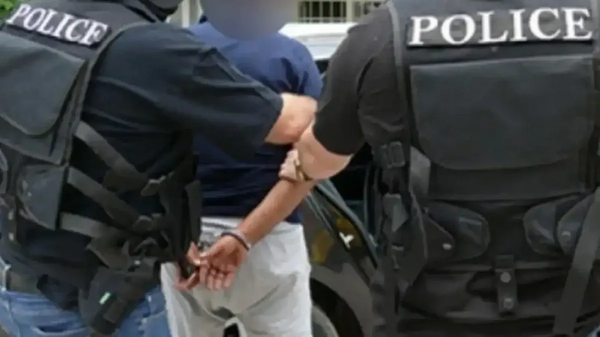 Щракхана белезници на легендарен дилър