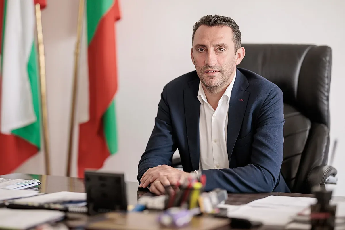 Министър Иван Пешев пред СТАНДАРТ: Работим за развитие на масовия спорт, високите постижения и младите