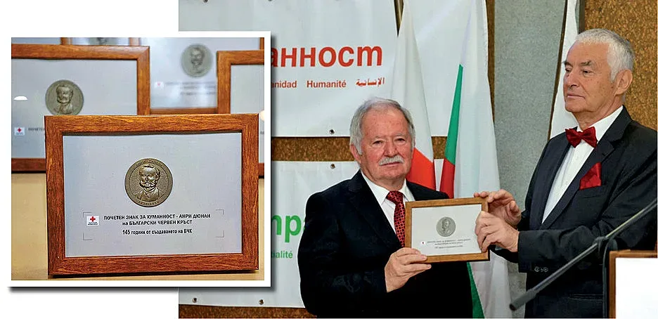 Юбилеен знак от БЧК за проф. Цоло Вутов