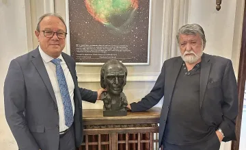 Вежди Рашидов с уникално дарение за бъдещия музей на БАН