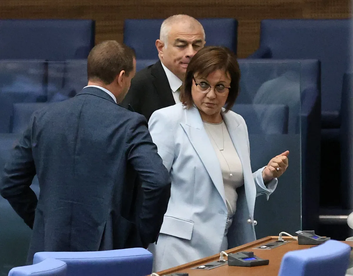 Нинова се произнесе, извънредното заседание на парламента пред провал