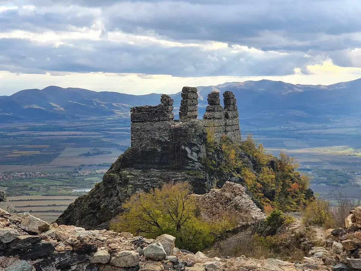 Внушителна крепост, спомената от Вазов, разкрива нови тайни