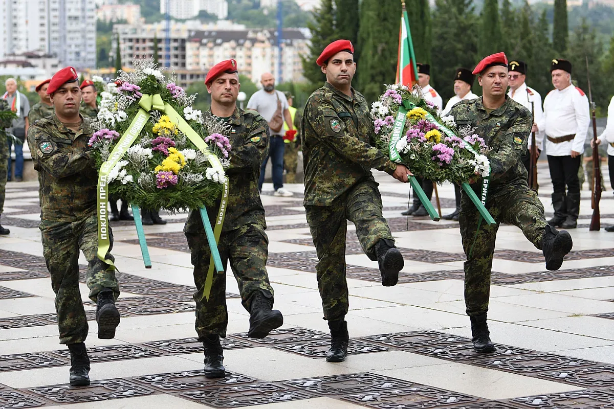 Стара Загора почете паметта на героите си