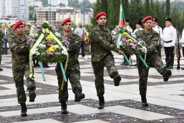 Стара Загора почете паметта на героите си
