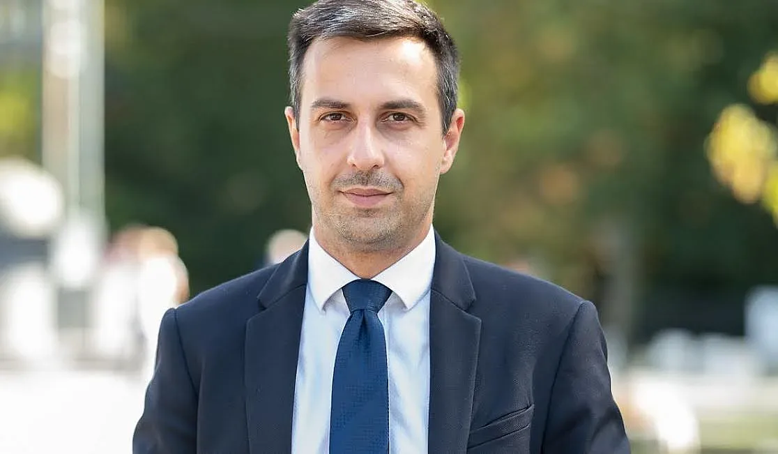 Деян Николов сменя символа на София