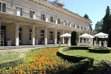 Обрат с имотите на властта. Митична резиденция посреща гостите на парламента (СНИМКИ)