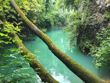 Тайните на тюркоазения извор, който не замръзва