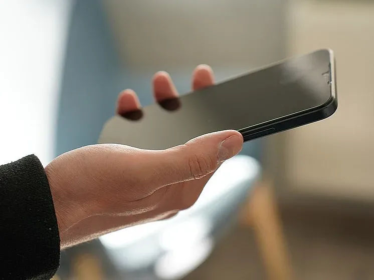 Как се спасява телефон, пълен с вода. Три стъпки