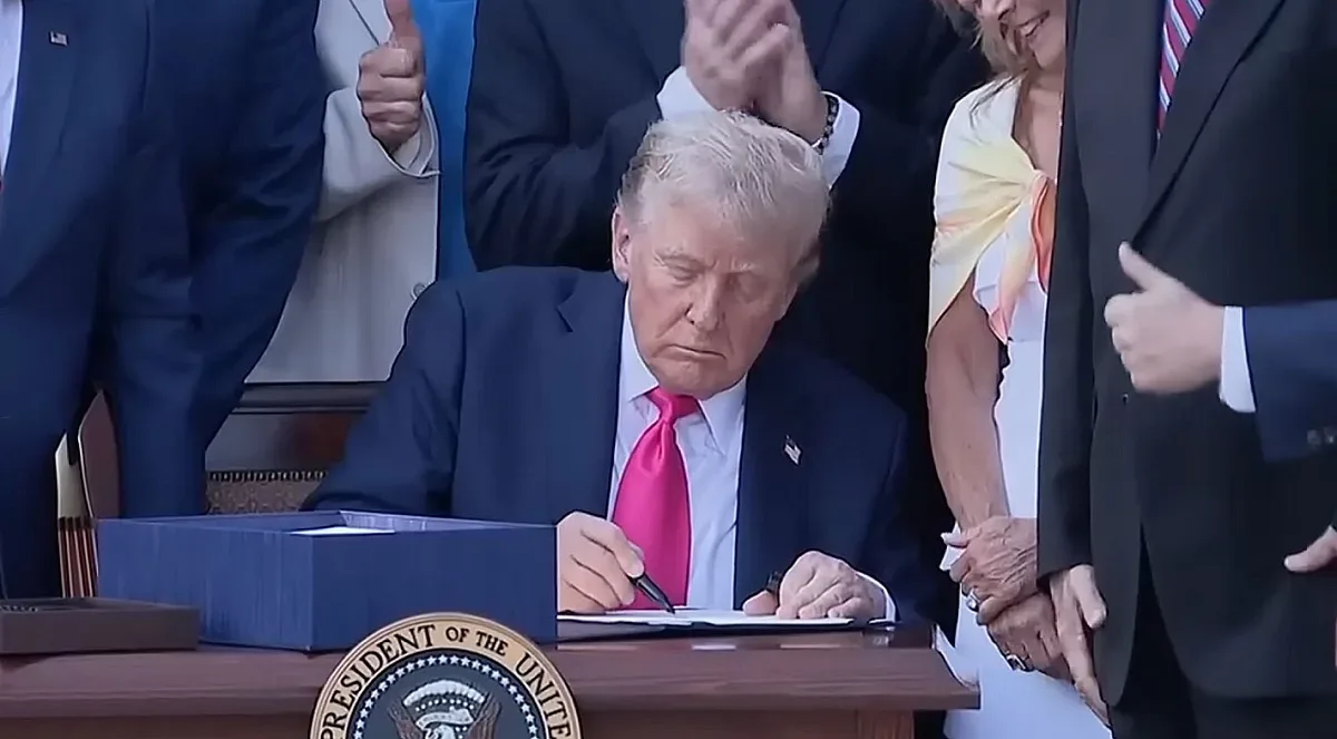 Тръмп обяви сключването на важно за САЩ търговско споразумение