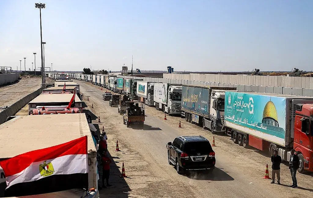 Извънредно! Камиони с хуманитарна помощ навлизат в Газа