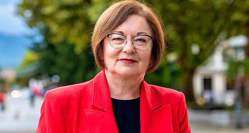 Донка Михайлова: Изкуствен интелект ще предлага част от услугите в Троян