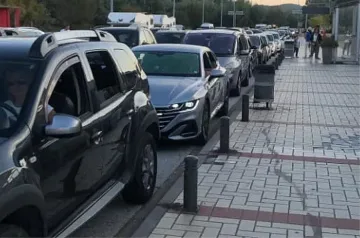 Ад на Кулата! Гигантска опашка, шофьори се бият