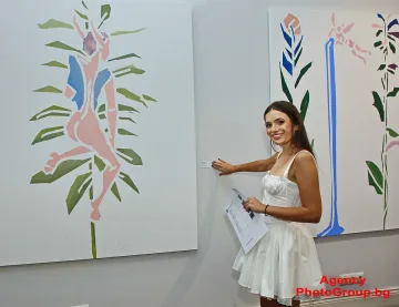 Посланикът на Виетнам похвали БГ художничка