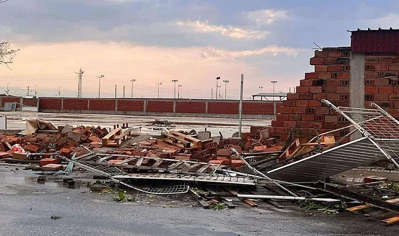 След страховитата буря! Раковски два дни без ток