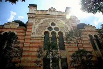 Наши държавници се молят за мир в Израел в софийската синагога