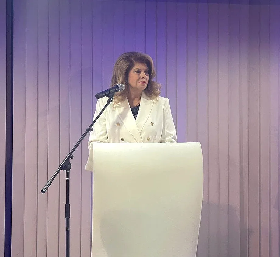 Илияна Йотова ухажва френски инвеститори в България