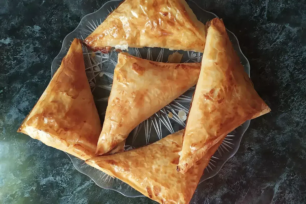 Най-вкусните мини банички с извара и яйца. Тайната съставка