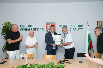 Кметът Живко Тодоров отличи футболна легенда