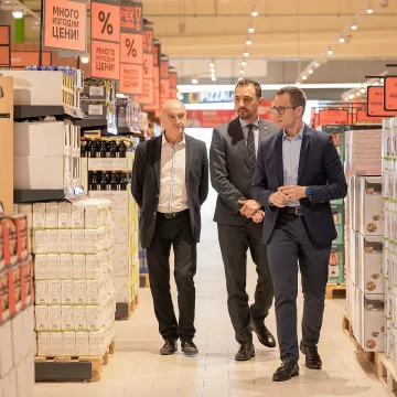Министърът на икономиката посети най-новия хипермаркет на Kaufland в Люлин 3