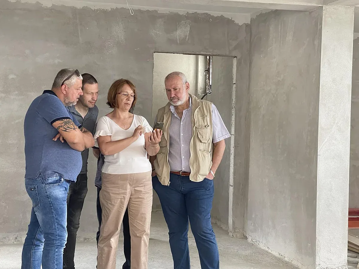 Проф. Николай Овчаров с признание към Казанлък