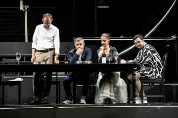 „Перфектни непознати“ в театър „София“