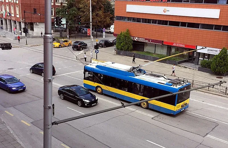 Катастрофира тролейбус, има леко пострадали