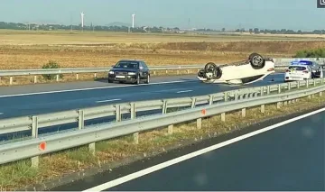 Бял мерцедес затвори пътя към морето. 10 км задръстване