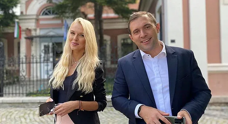 Нова мода в летните почивки. Разкриха я Злати и Натали