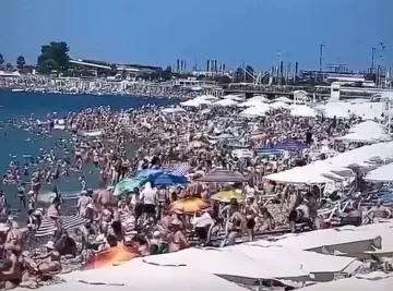 Изумително! Какво става на плажа във воюваща страна