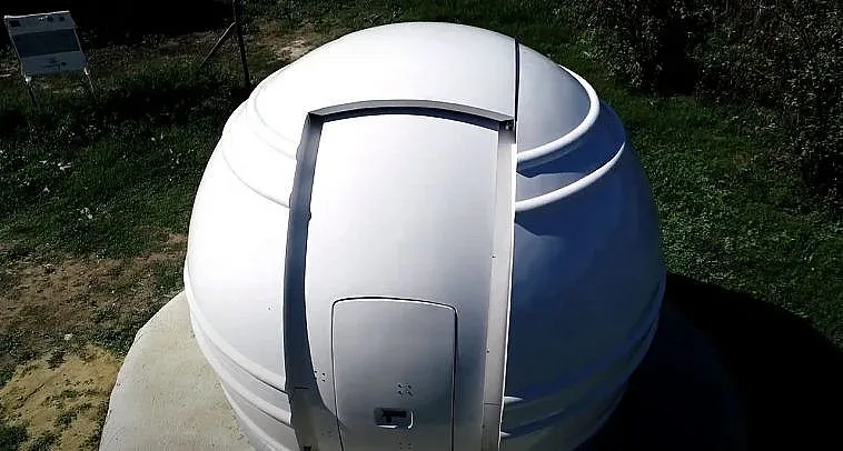 Космическа машина в наше морско село. Туристите на опашка