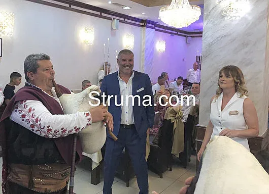 Купон с 200 гости!На ухото на кой известен бизнесмен пя Валя Балканска