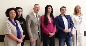 Асен Василев с голям подарък за семействата без деца