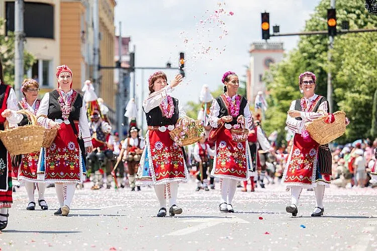 Ясни са датите на Празник на розата 2026