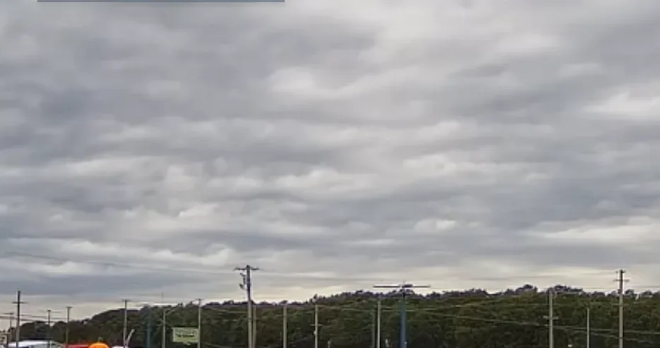 Уникална гледка в небето над наш град