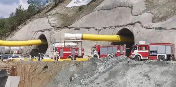 Тежък инцидент! Мъж падна в тунел в “Железница” и загина