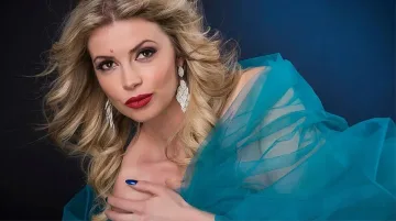 Едно министерство ликува. Знойна красавица му стана пиар