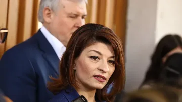 Пожар в ГЕРБ. Атанасова със светкавична реакция след Вежди