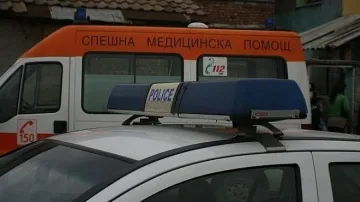 Джигит помете две момчета и избяга, едното бере душа в болница