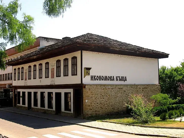 Икономовата къща-мост мещу четири поколения