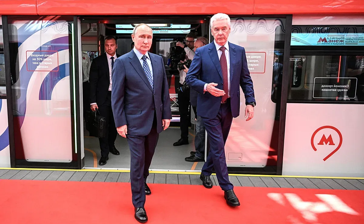 Путин свързва Москва и Санкт Петербург с влак стрела