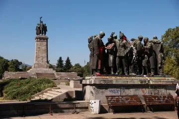 Четири ареста след нападение срещу Паметника на Съветската армия