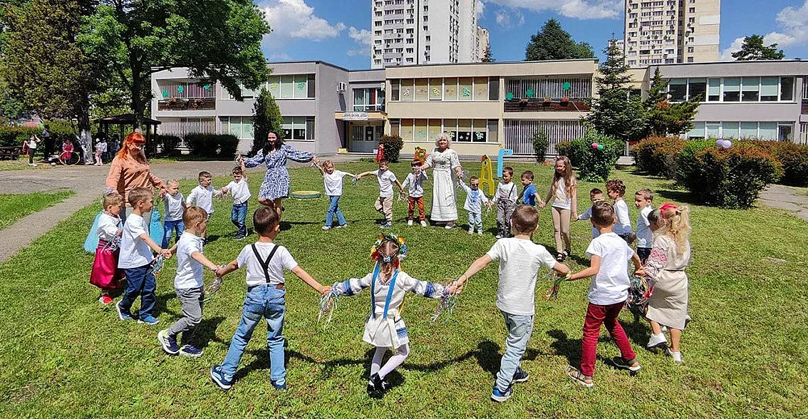 Студенти влизат в забавачките на Бургас