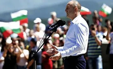 Радев се качи на Шипка. И проехтя скандална реч!