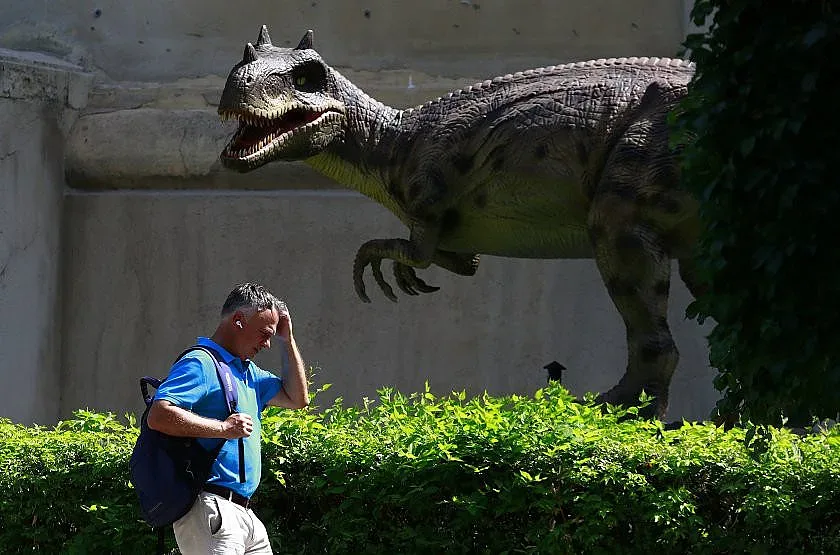 Горещото време отново връхлетя Европа. Къде е опасно