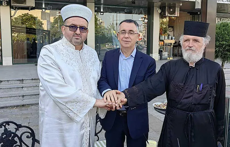 Кметът на Кърджали ще носи дарове на папата. Ето какви