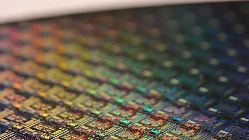 Китай дава милиарди, за да се измъкне от санкциите на САЩ